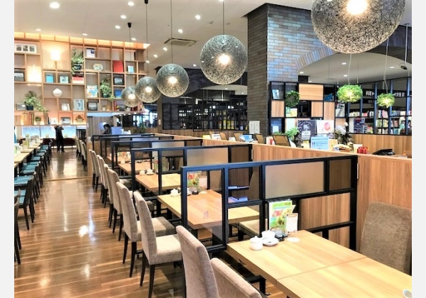 本と出会える珈琲店 BOOK MEETS COFFEE　 啓文社 BOOK PLUS 緑町