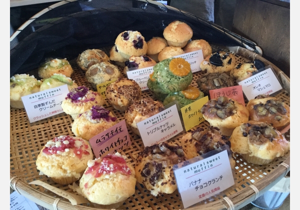 川のほとりのコーヒースタンド カワカフェ